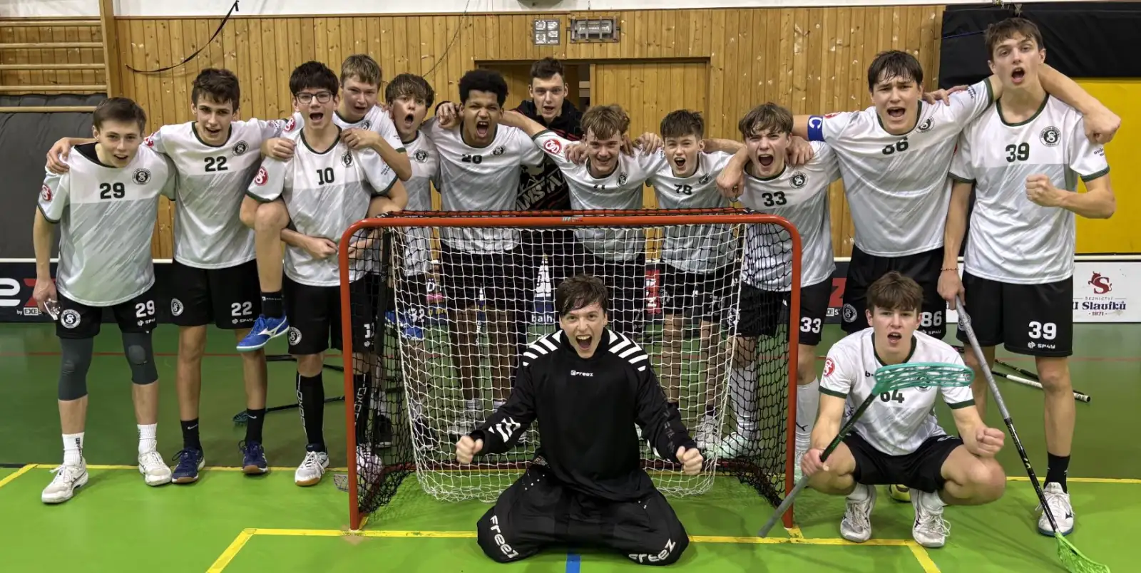 Junioři berou plný počet bodů a postupují do 3. koše