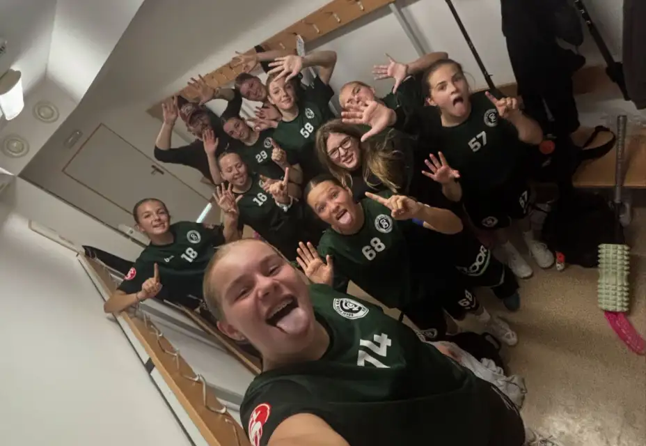 Starší žákyně přivezly z Hostinného plný počet bodů